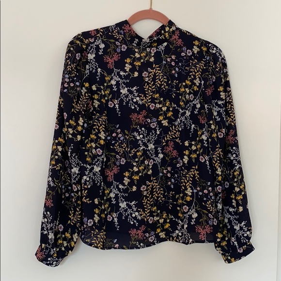 Forever 21 mock neck floral top - Picture 1 of 5